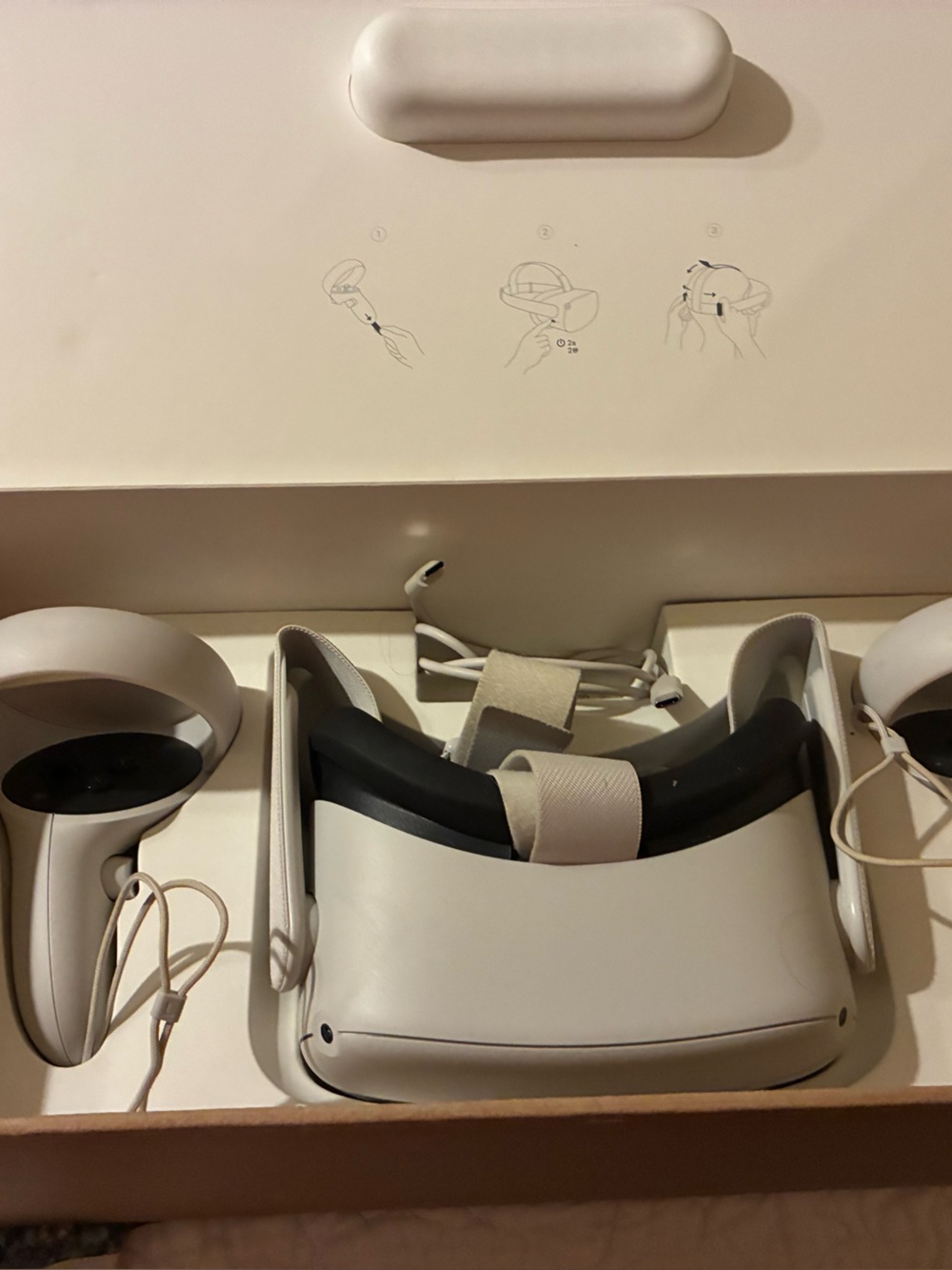 Meta Quest White VR Headset with White Motion Controllers